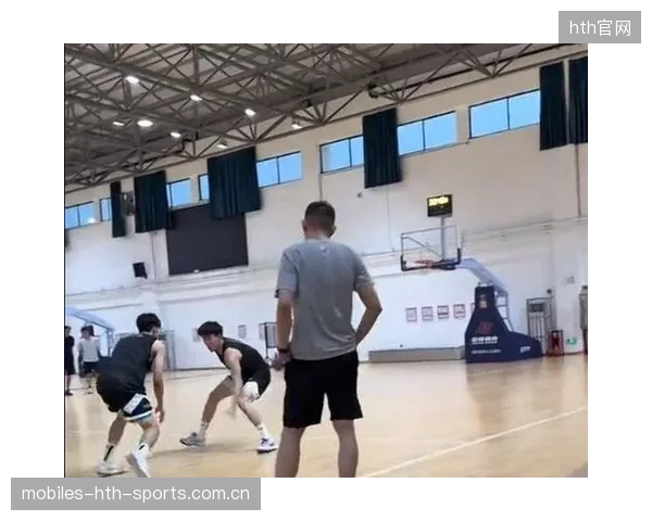 李若豪与周琦:天赋与磨练的完美共鸣——从“神童”到“超级球星”的成长之路 李若豪与周琦:天赋与磨练的完美共鸣——从“神童”到“超级球星”的成长之路